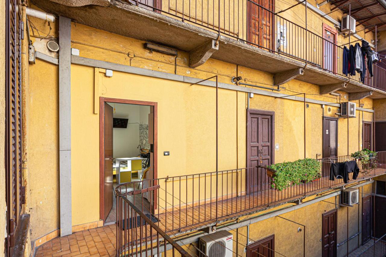 A Yellow Touch - Modern Studio In Isola Milano Milão Exterior foto